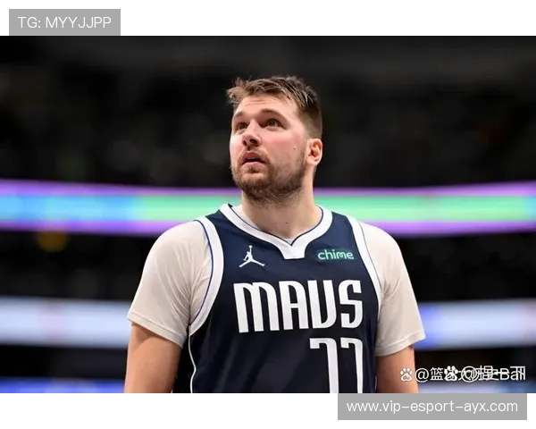 东契奇随手一传助攻空位三分命中,独行侠掌控进攻节奏 东契奇随手一传助攻空位三分命中,独行侠掌控进攻节奏